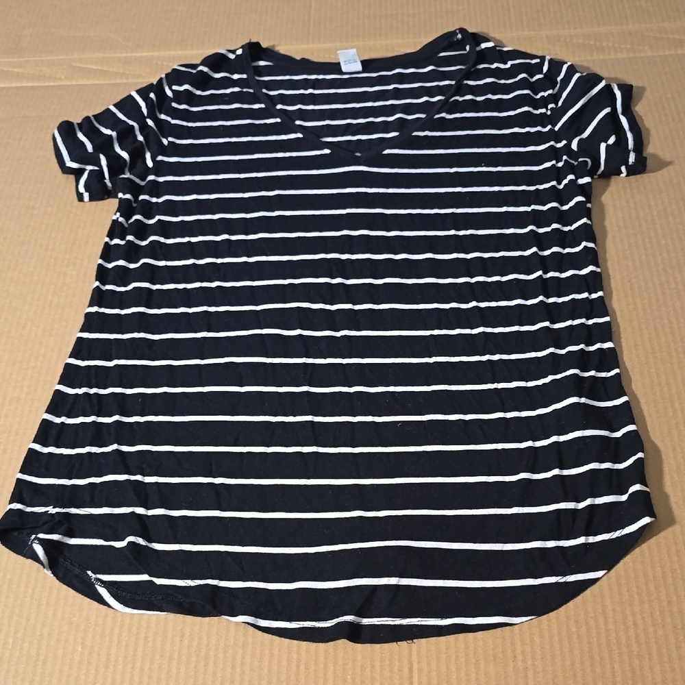 Old Navy Black and White Striped Short Sleeve Tee